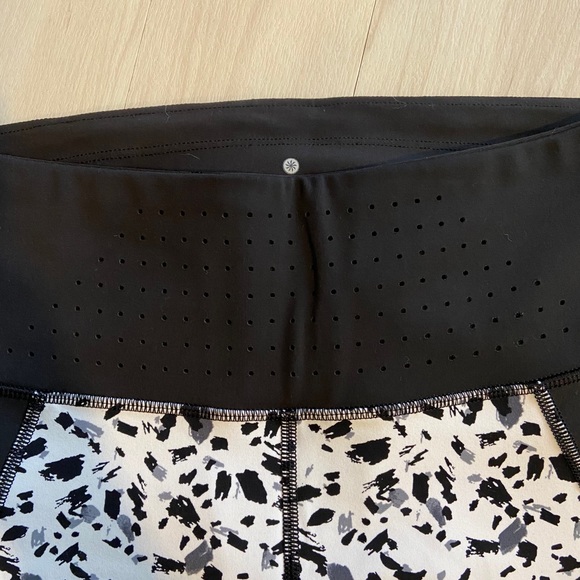 Athleta Black&White Stealth Fit Cropped Leggings - Picture 7 of 7
